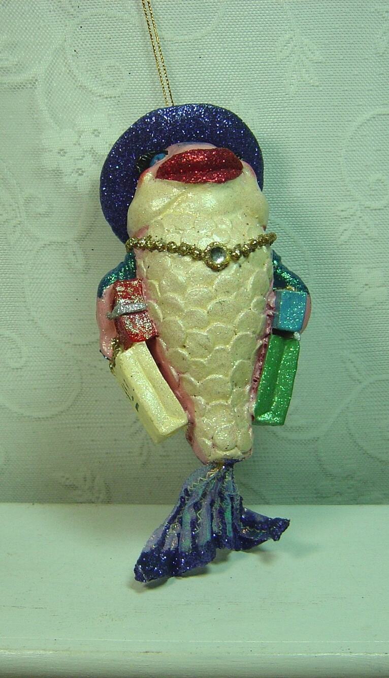 2001 DECEMBER DIAMONDS GLITTERY SALE SHOPPING FISH ORNAMENT-7" TALL